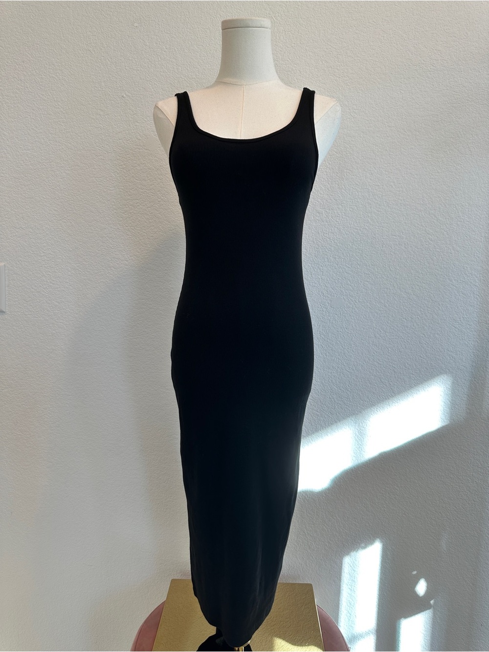 H&M Black Ribbed Midi Dress – Size Medium